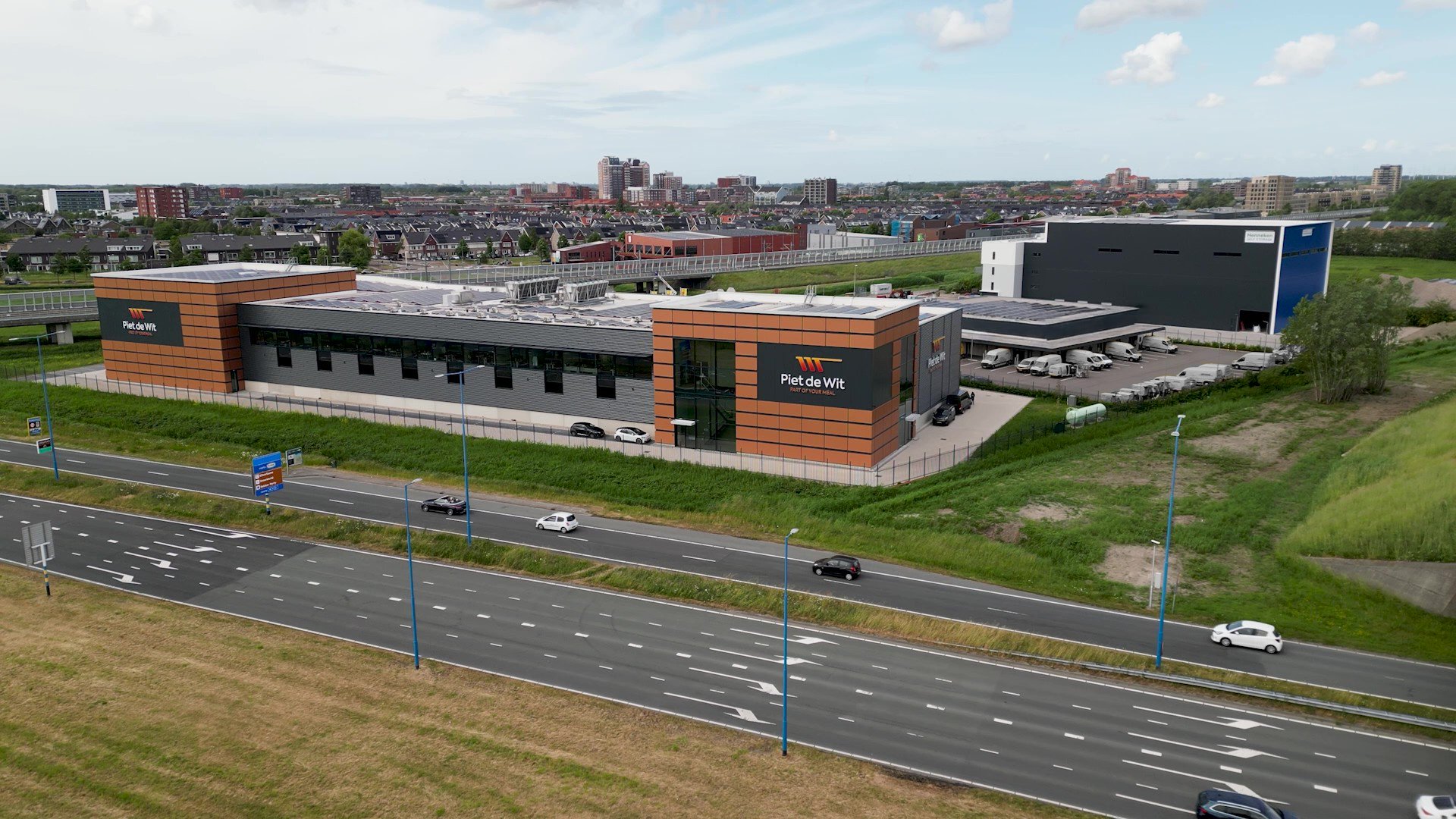 Voedselveilige snelroldeuren van BMP voor nieuwe productielocatie van Piet de Wit