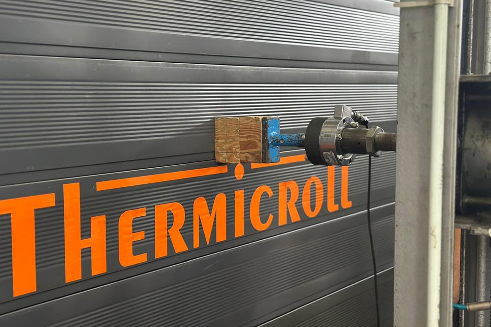 ThermicRoll 50 spiraalroldeur RC2 gecertificeerd industriële gevel