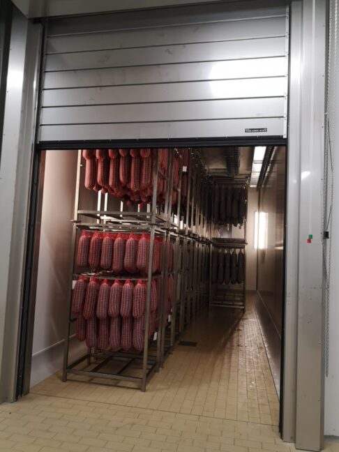De Thermicroll Spiral 80 deur toegepast in een koeling voor vleeswaren